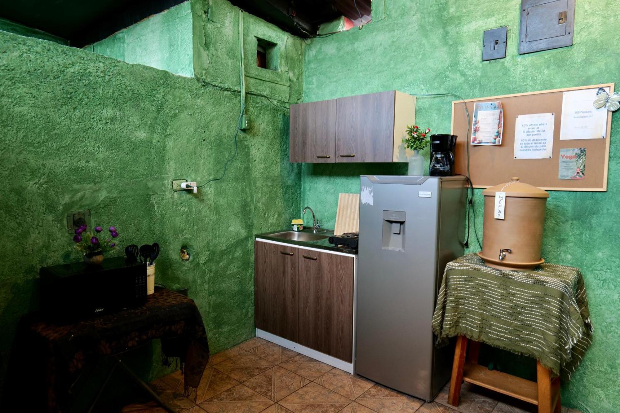 Wonderland Hostel Антигуа-Гватемала Экстерьер фото