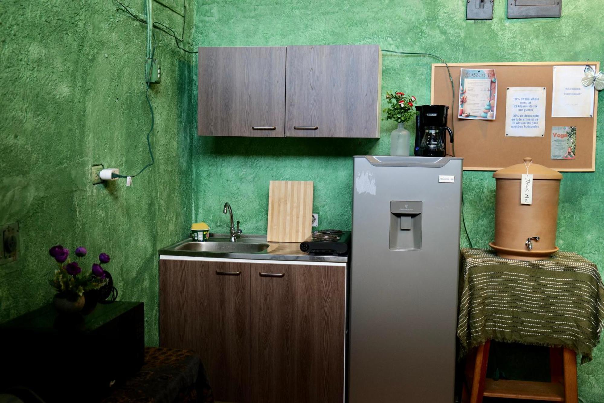 Wonderland Hostel Антигуа-Гватемала Экстерьер фото