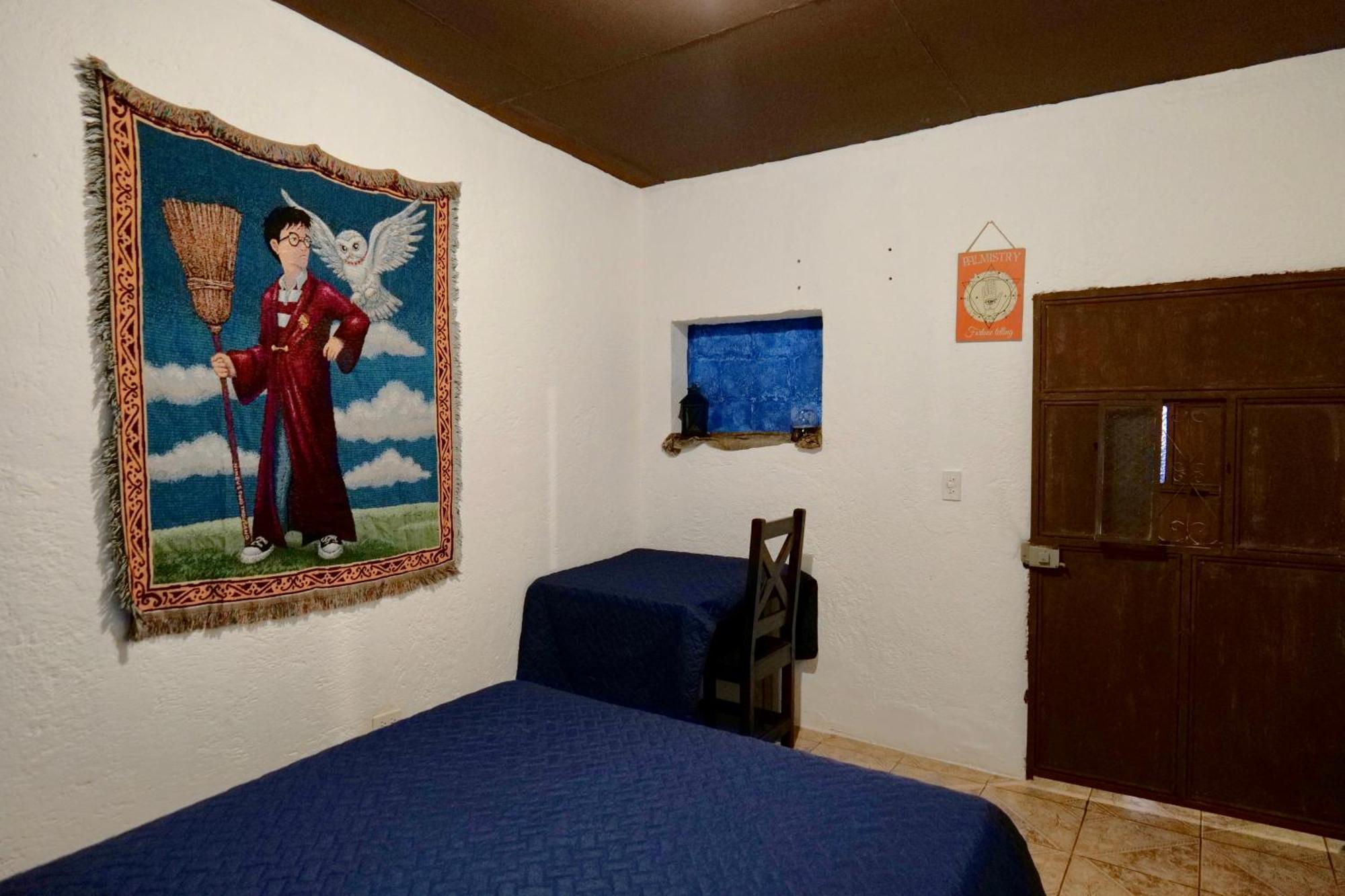 Wonderland Hostel Антигуа-Гватемала Экстерьер фото